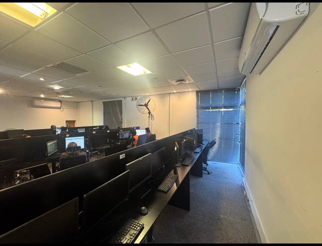 500M² OFFICE TO LET IN LA LUCIA